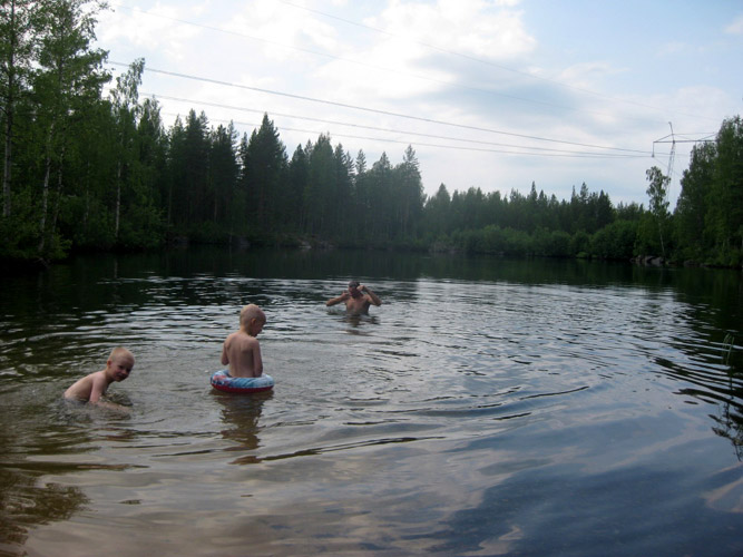 Repokankaan uimapaikkalla sai vilvoitusta kuumalla kesÃ¤sÃ¤Ã¤llÃ¤:  13.7.2010

